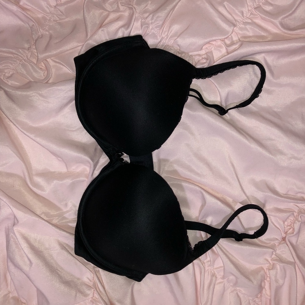 black t-shirt push up bra